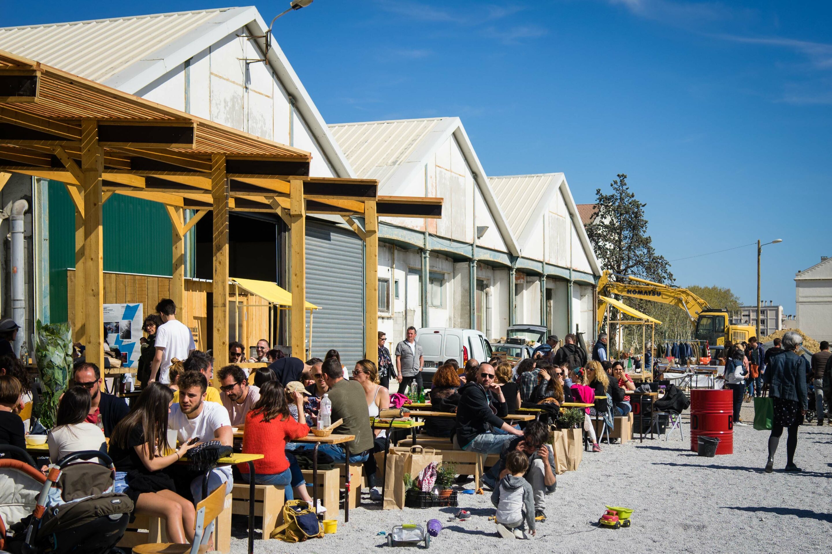Les Halles Tropisme à Montpellier Ambiance conviviale et industrielle aux Halles Tropisme pour découvrir les activités musique à Montpellier.