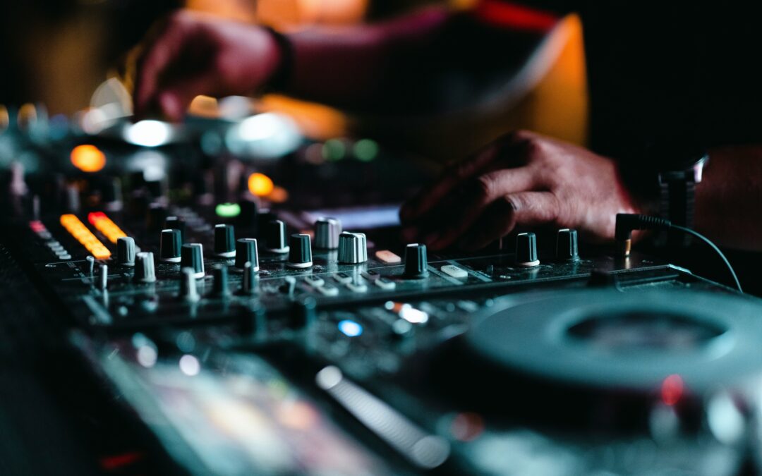 Apprendre à mixer : le guide complet pour débuter comme un DJ pro