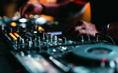 Apprendre à mixer : le guide complet pour débuter comme un DJ pro